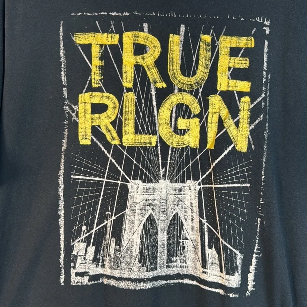True Religion Bridge Graphic Shirt Size XXL GUC #2940